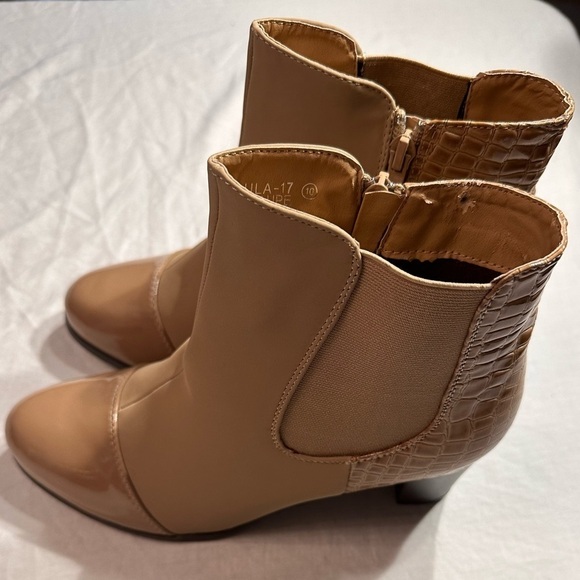 Bella Marie Booties - Size 10 Nearly New & Great For Fall - Picture 3 of 8